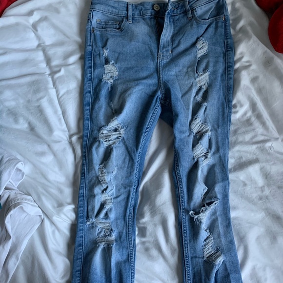 Hollister - Picture 2 of 3